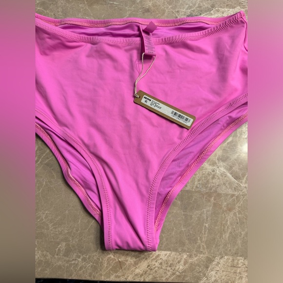 SKIMS SIGNATURE SWIM
HIGH-WAISTED FULL BRIEF SIZE M - Picture 3 of 6